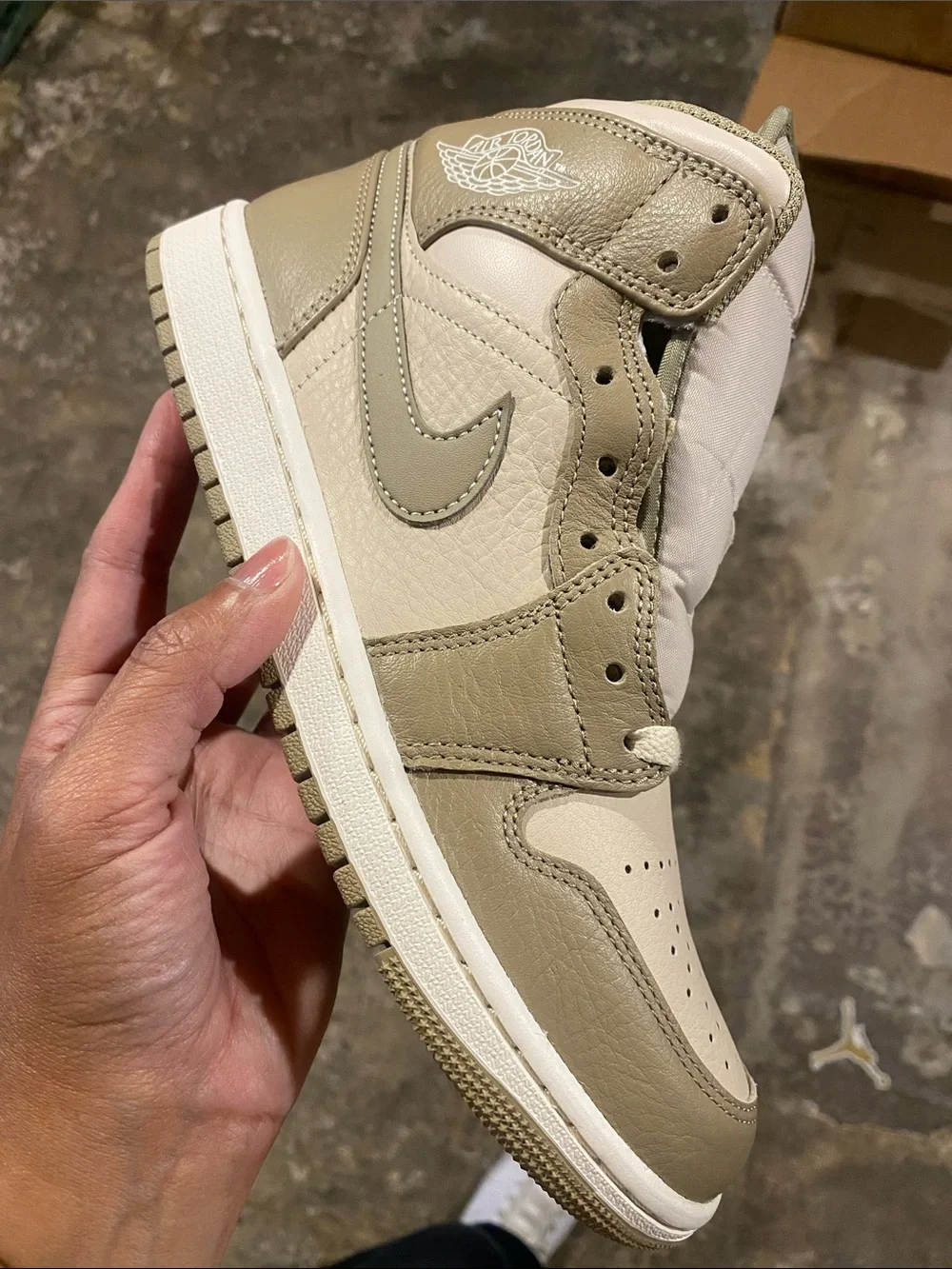 Nike Air Jordan 1 Mid Men's Sneakers - Tan / Cream